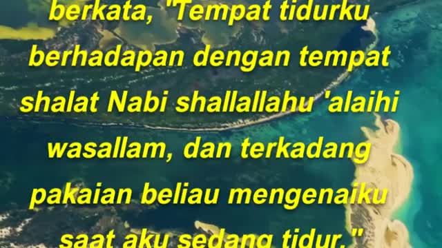 Maimunah binti Al Harits berkata, "Tempat tidurku berhadapan dengan tempat shalat