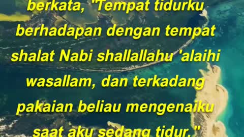 Maimunah binti Al Harits berkata, "Tempat tidurku berhadapan dengan tempat shalat