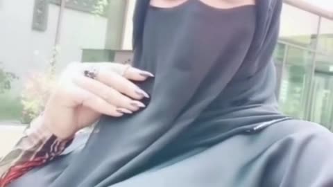 Arab Aunty in tight Hijab from