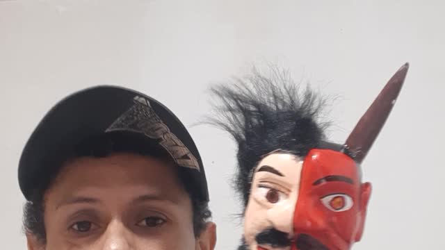 Mestre Bila with puppet Two Faces two characters