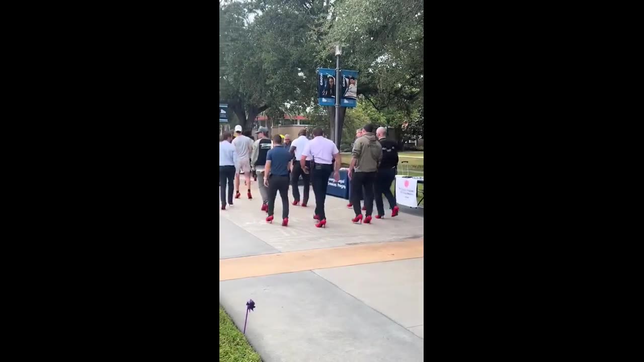 Мужики пошли на унижения. Жалкое зрелище.