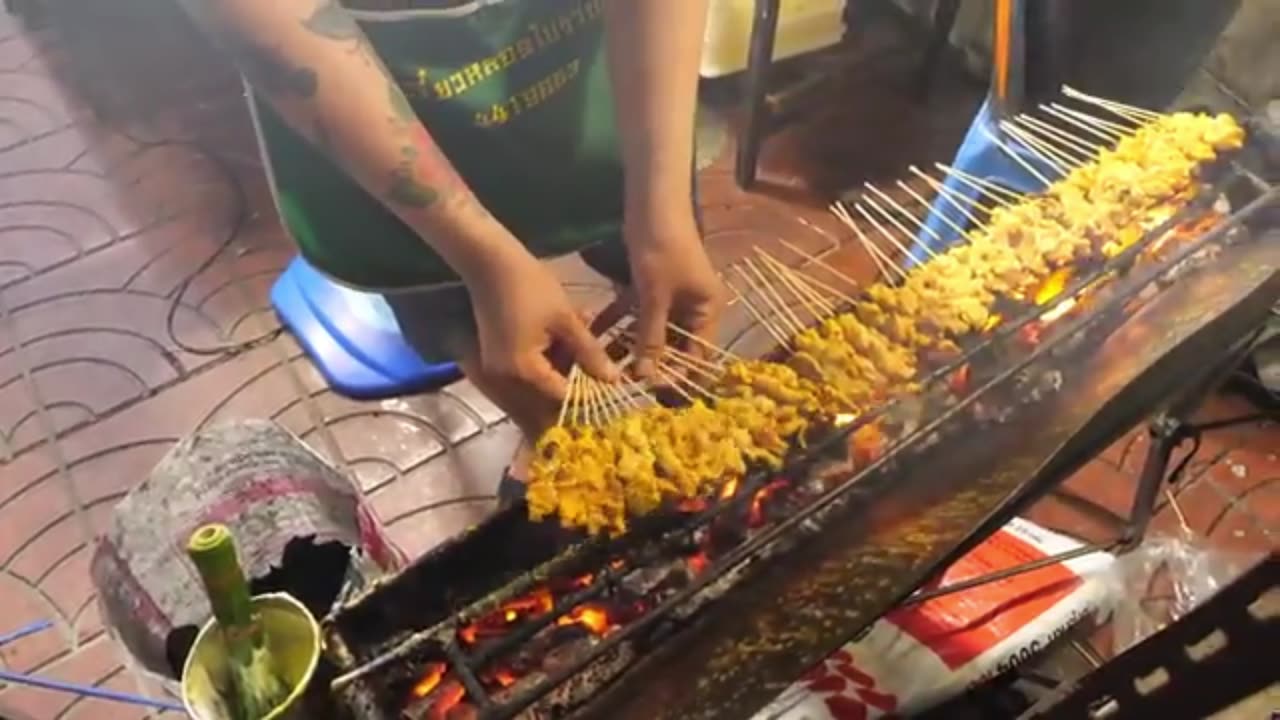 Street Food Magic Watch Thai Vendors Turn Ingredients into Art!