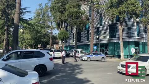 Здание «Гарант-Банка» в Сухуми оцеплено