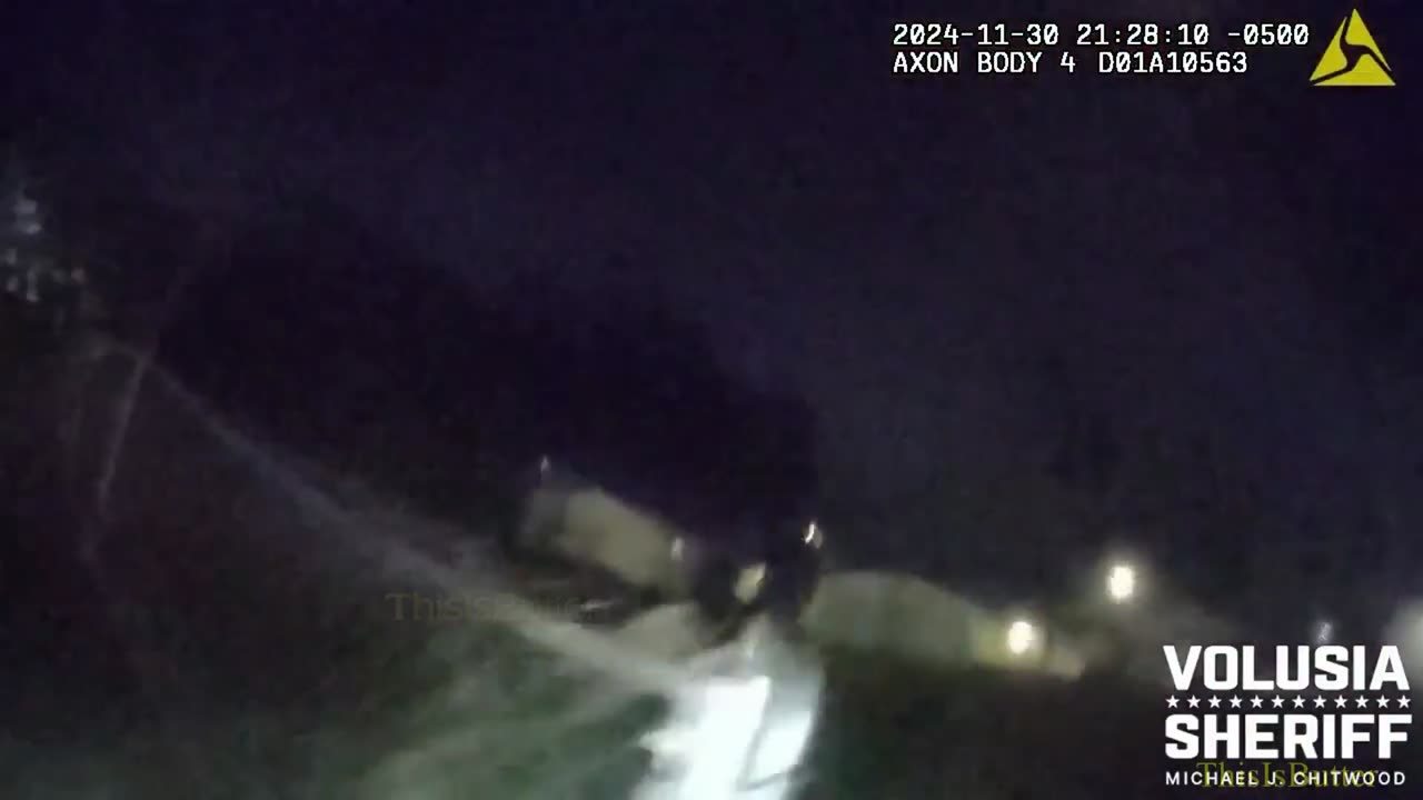 Volusia deputy tases suspect multiple times while fleeing hit-and-run on foot