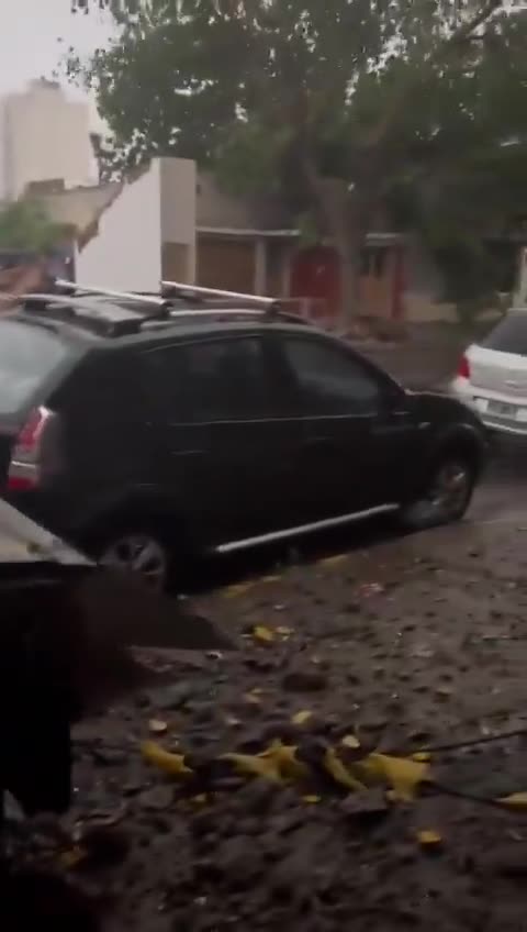 Tempestade devastadora causa destruição e mata 13 na Argentina