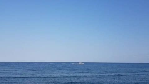 Korea's Yeongdeok sea and ships are passing by.