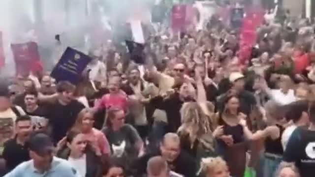 Netherland Freedom fighters, show us all how to protest.