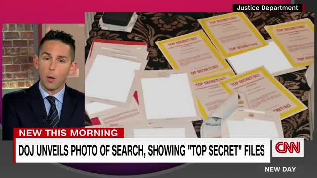 Hear what ex-FBI special agent noticed in evidence photo taken inside Trump's home