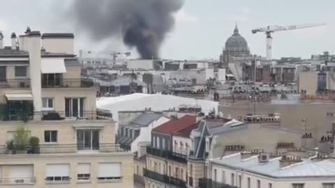 Breaking News Explosion Roaks Paris