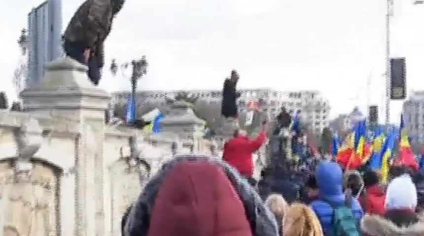 Protesters besiege the Parliament of Romania