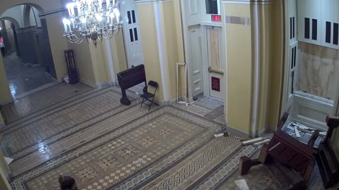 0102USCS01SenateWingDoornearS139_2021-01-06_22h30min05s820ms.mp4