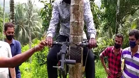 Fastest machine climbing coconut trees - Agriculture technology