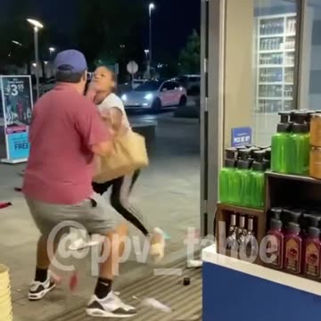 Man Confronts Looters As They're Leaving Store