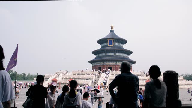 A Temple In China Visited By Lot Of Tourists