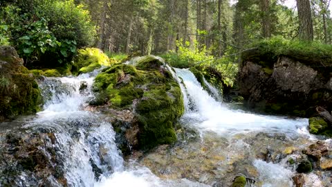 Waterfall video Ultra HD