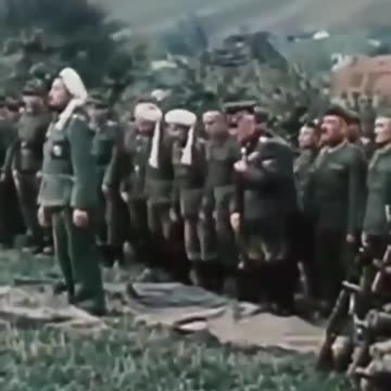 Muslim SS Battalion In World War ll Praying On The Battlefield With German SS General.☪️🤝🇩🇪🇩🇪