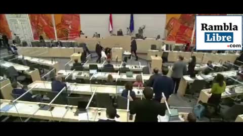 Parlamentaria holandesa pro timo vacuna cae fulminada