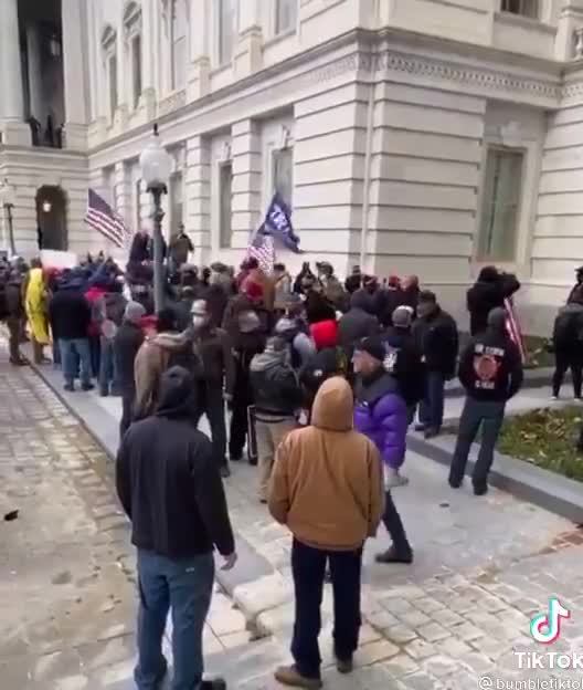 Aufforderung an unbeteiligte Officer zu handeln