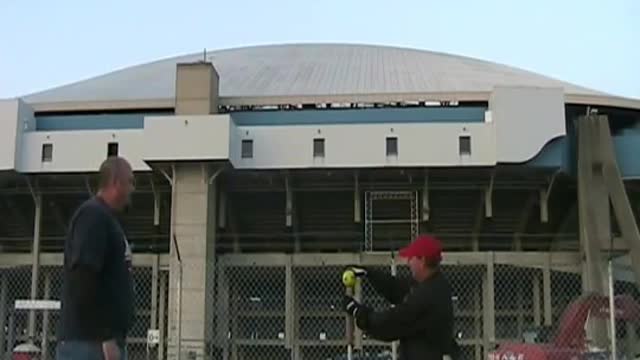 Softball destroys Texas Stadium