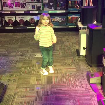 Little kid can dance