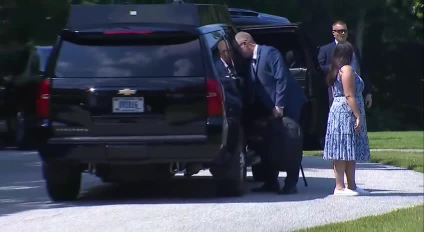 WHICH WHITE HOUSE GEORGIA OR LOS ANGLES? HMM 🤔