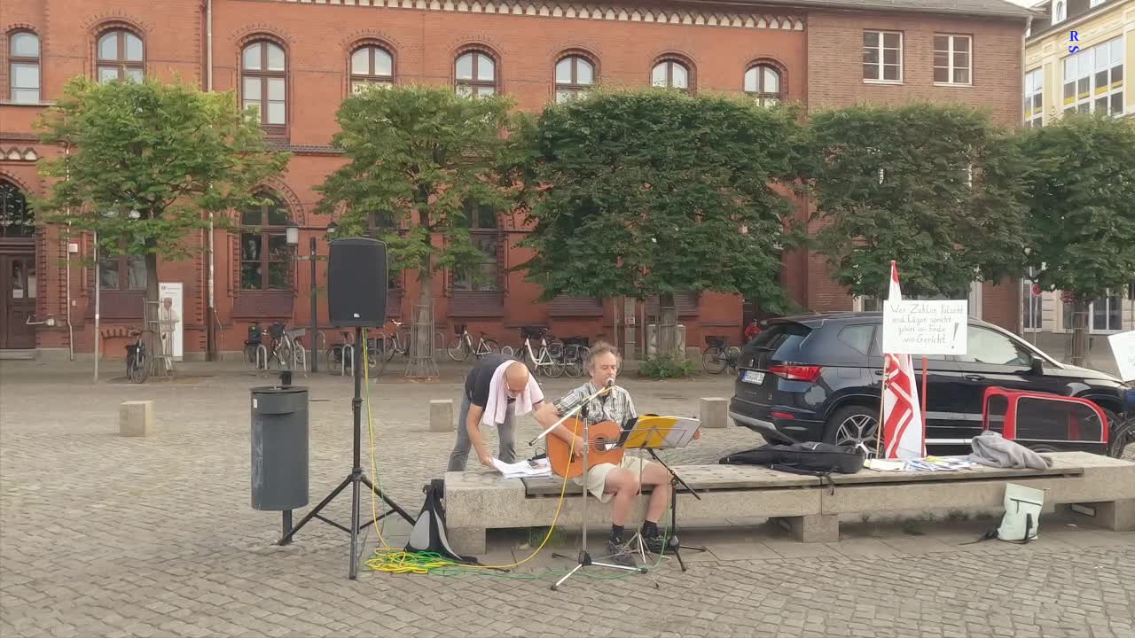 Greifswald - Dieter spielt ein Lied von Holger Biege 08-08-2022