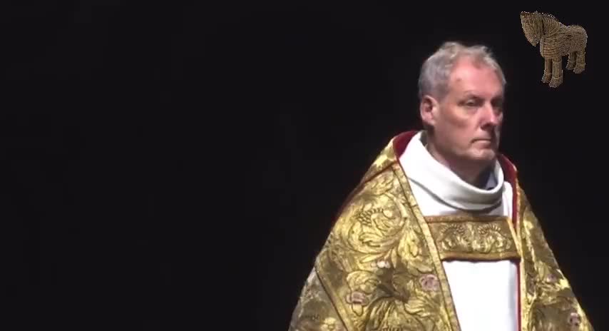 Πασαρέλα στο Βέλγιο με κανονικούς καθολικούς ιερείς… και πανάκριβα άμφια…