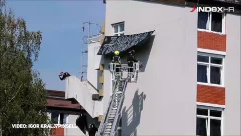 Interventna vježba skidanje zabranjenog transparenta