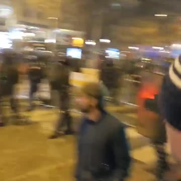 NGƯỜI DÂN TRÊN THẾ GIỚI ĐANG ĐOÀN KẾT LẠI. CHÚNG TA ĐANG SỐNG THỜI KHẮC LỊCH SỬ