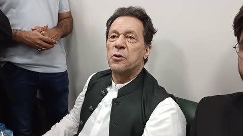 عمران خان کی عدالت میں میڈیا سے خصوصی گفتگو