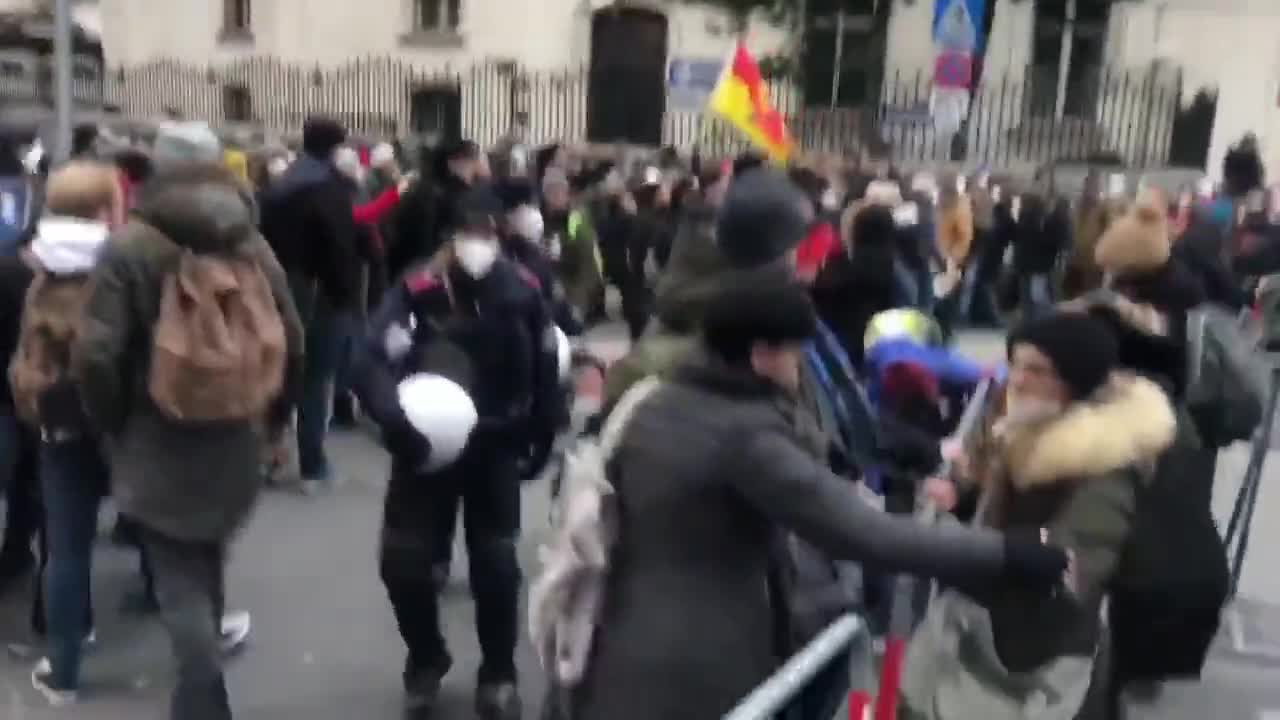 Protesters against covid tyranny tear down fences today in Vienna Austria