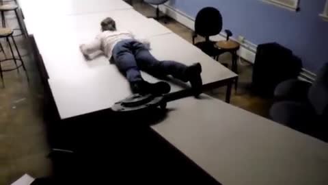 Slide on table ramp moves apart