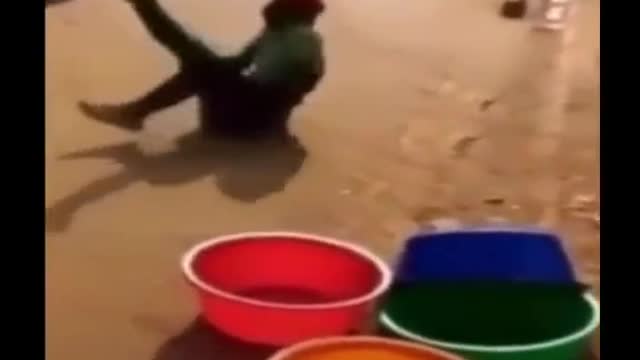 dishes seller