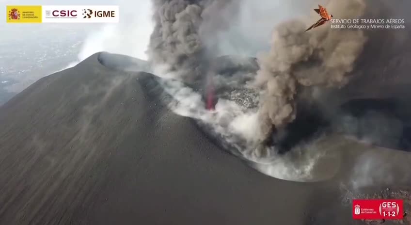 Drone footage capture from the La Palma Volcano. Absolutely incredible