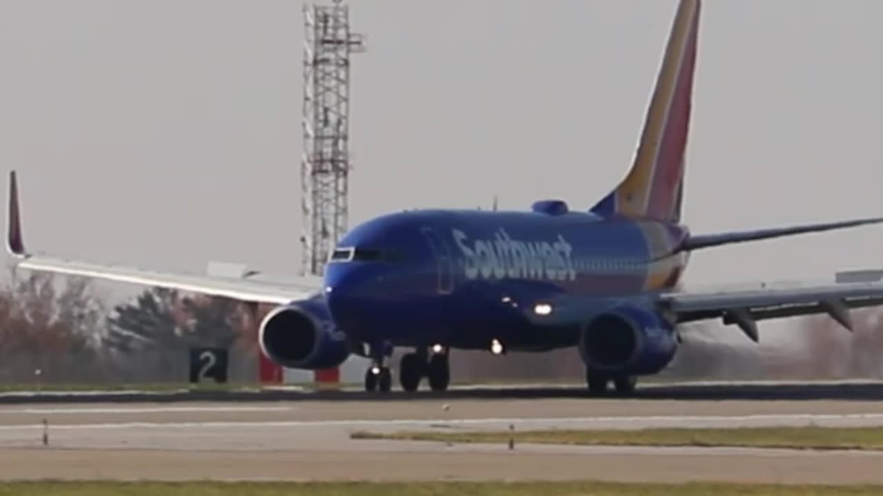 Southwest 737-700 arriving at St Louis Lambert Intl - STL