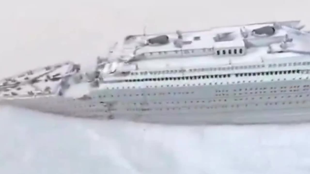 Animation shows how the Titanic sank.