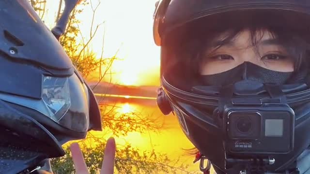 If you happen to see the sunset, let's just say we met