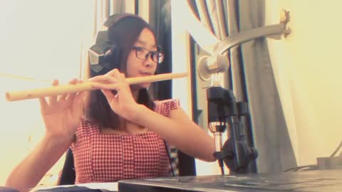 The girl plays the flute - Song: Tinh Anh