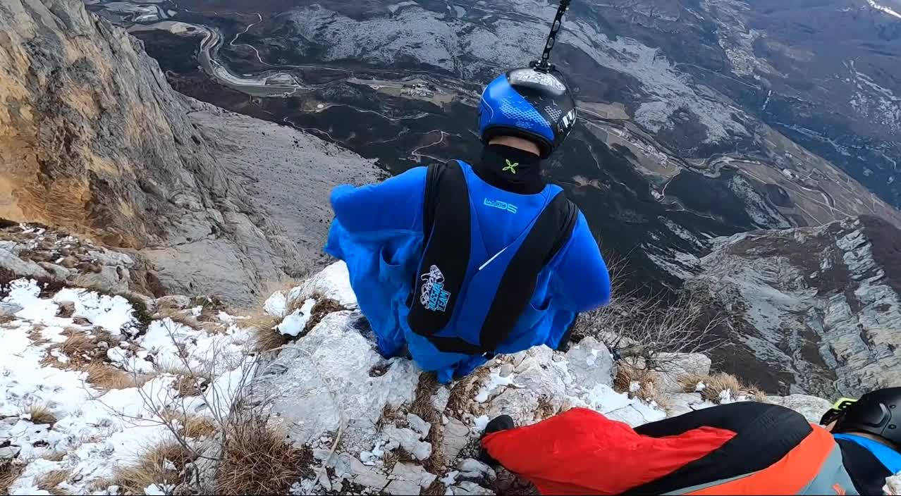 Extreme sports wing outfit flight