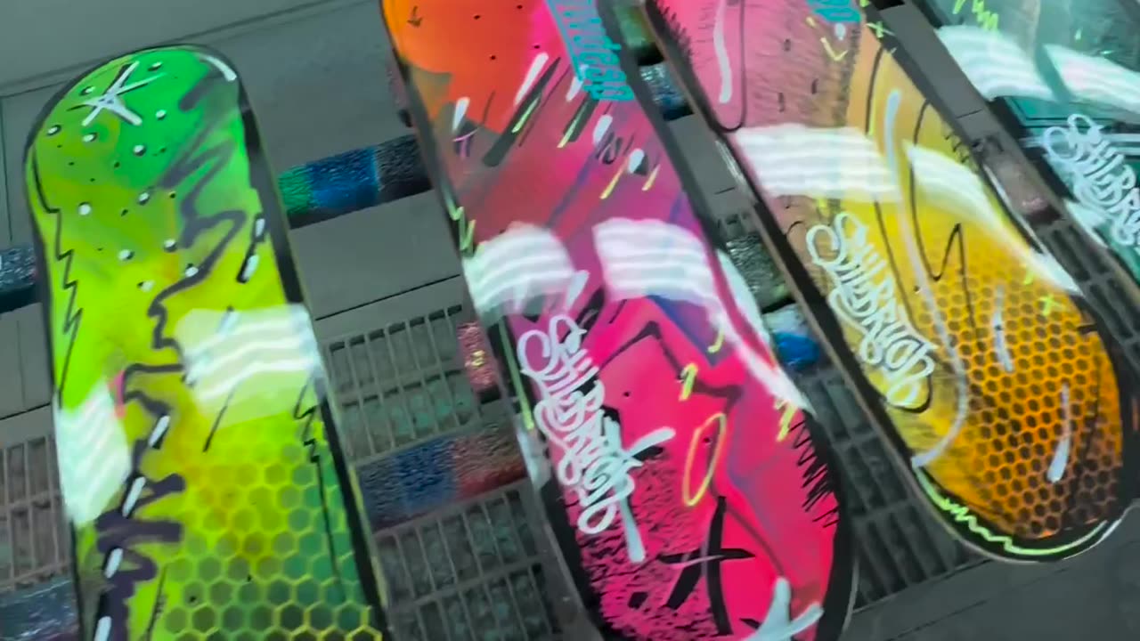 Spray art on Skateboard decks - insanely good