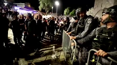 Israeli troops mass along Gaza border