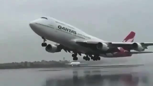 B 747 departyng LAX