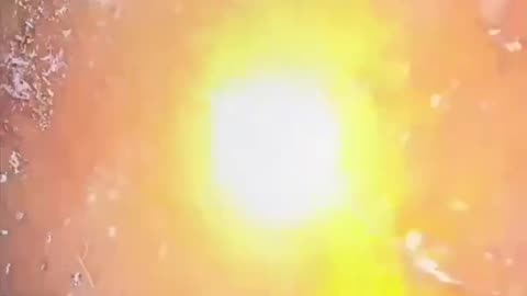 💥🕸️ Ukrainian drone epically destroys Russian quadcopter with ammunition in