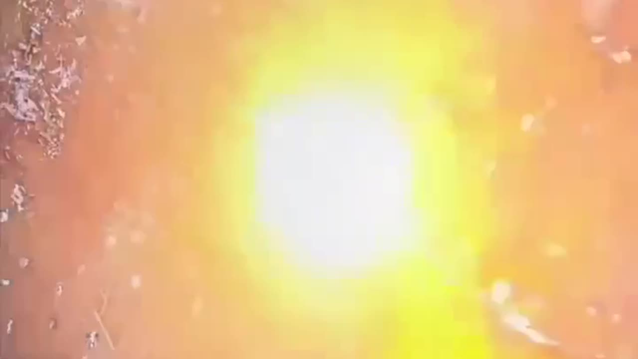 💥🕸️ Ukrainian drone epically destroys Russian quadcopter with ammunition in