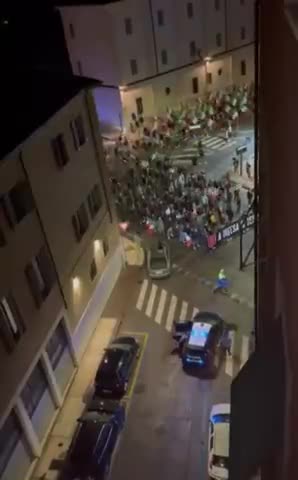 “Verona is ours! Either you'll take care of it or we'll take care of it!＂