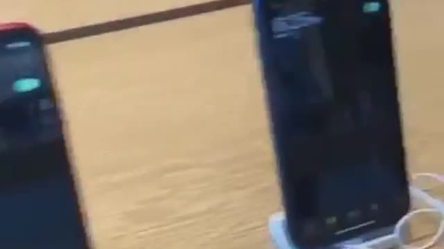 alarm prank on appl3 store