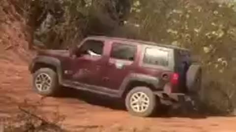 Watch amazing 4×4 off road and mud skills