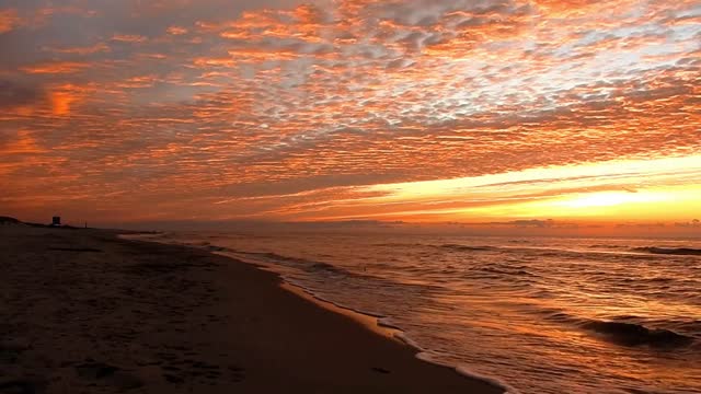 Fascinating Sunset with Calming Waves Sounds