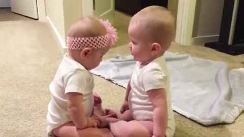 Funniest adorable twins moment/ try not to laugh loud.