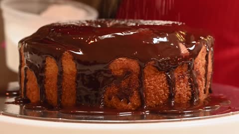 Cake with chocolate souce